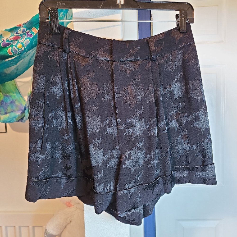 ba&sh๐ค high-waisted houndstooth Black shiny pleated sexy shorts with belt loops - Picture 4 of 11
